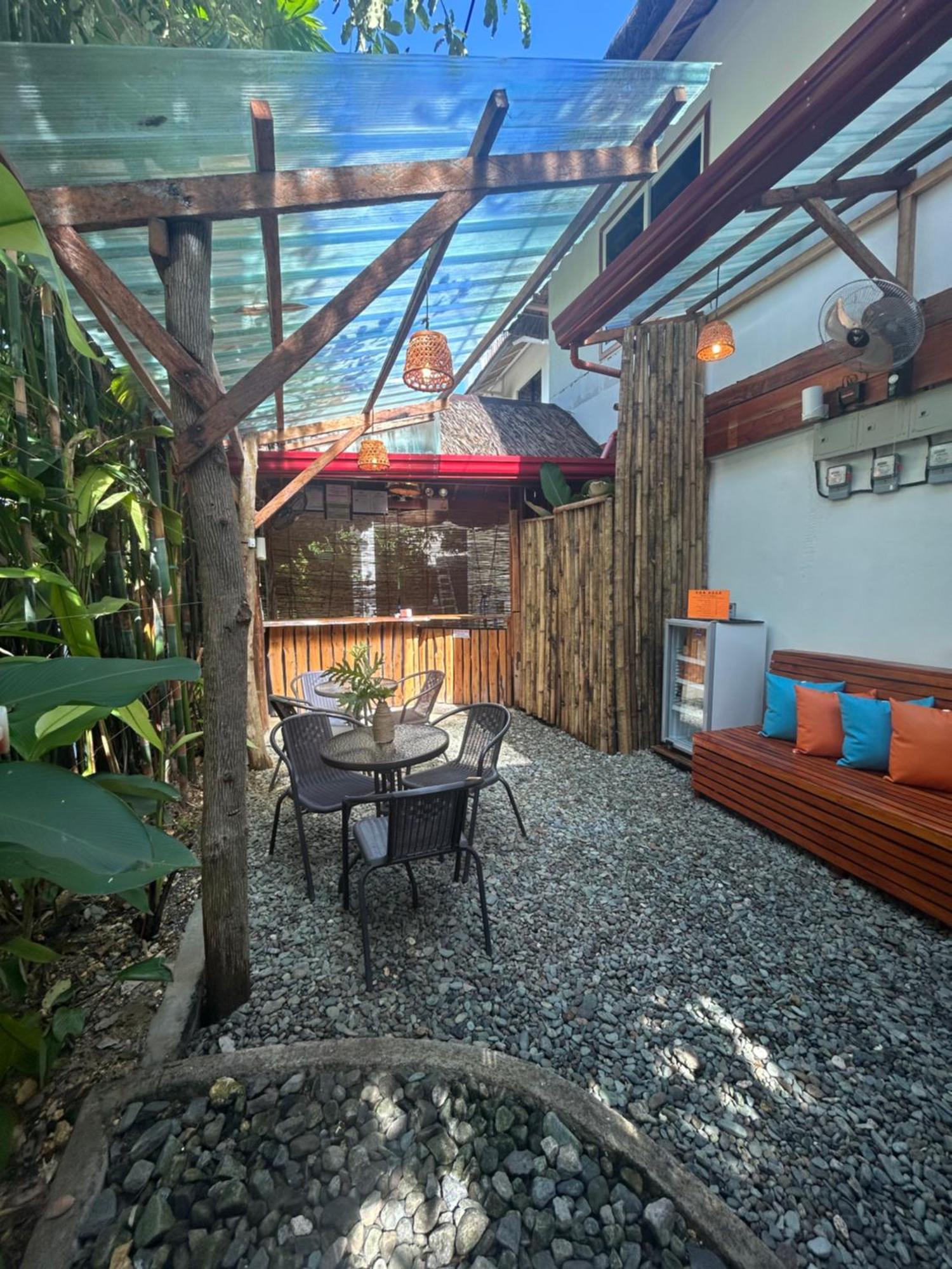 Wayans Siargao Homestay Хенерал Луна Екстериор снимка