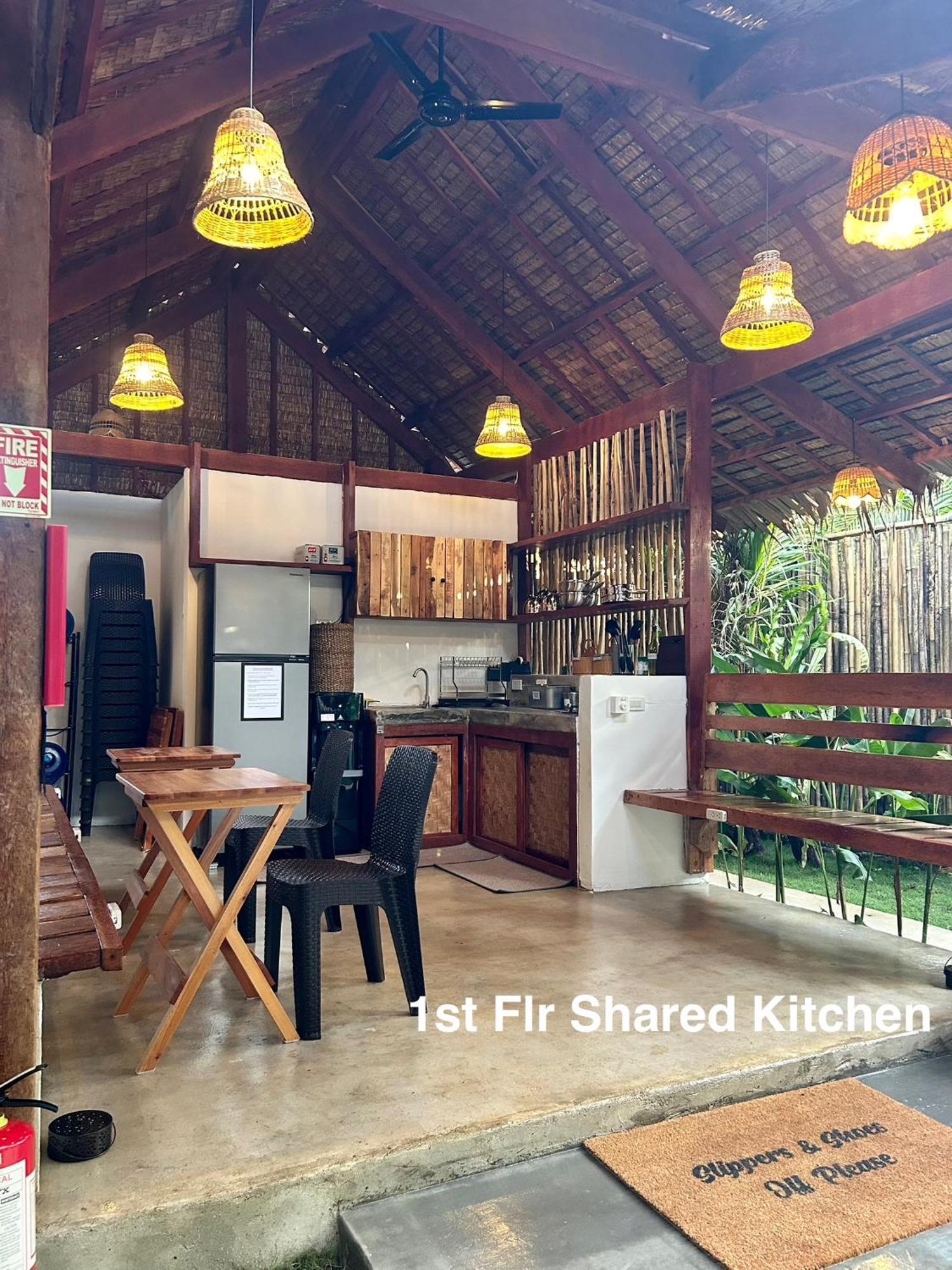 Wayans Siargao Homestay Хенерал Луна Екстериор снимка