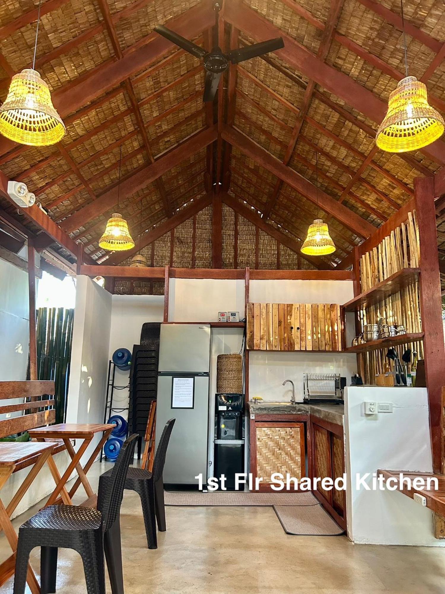 Wayans Siargao Homestay Хенерал Луна Екстериор снимка